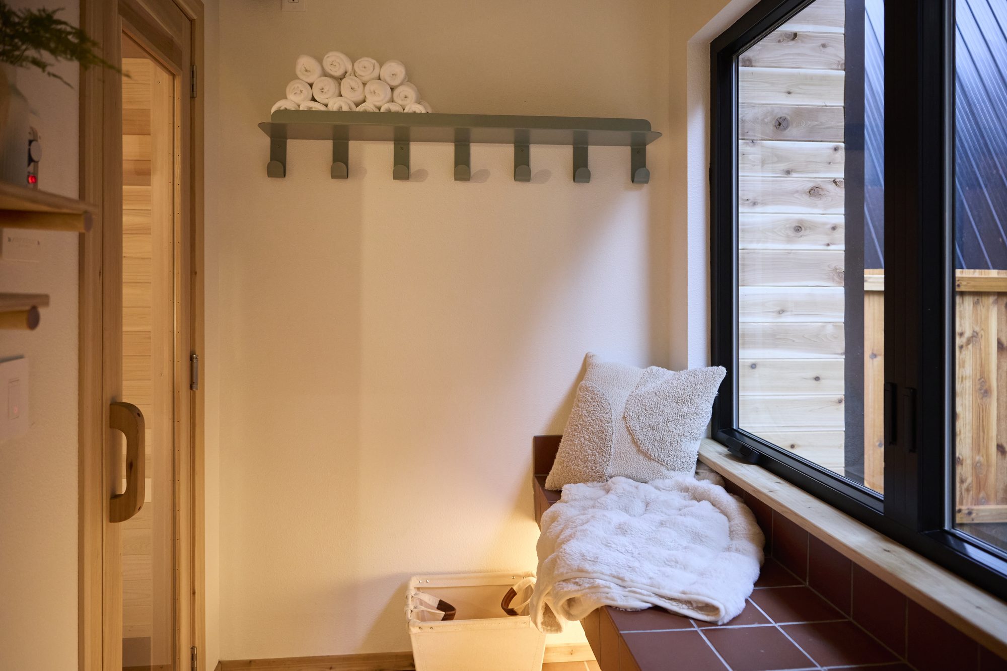 Large changing room with tile bench